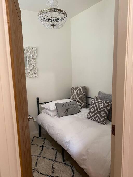 Luxury Peak District 2 Bedroom Boutique Cottage Two Dales Екстериор снимка
